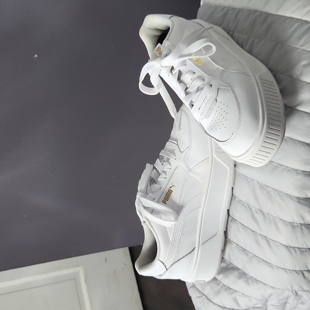 White Puma tennis shoes